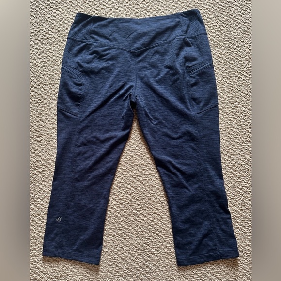 Eddie Bauer crop leggings - Picture 2 of 6